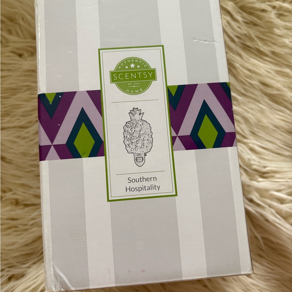 Scentsy Southern Hospitality Mini Pineapple Wax Warmer New In Box Wall Plug Gift - Picture 4 of 6